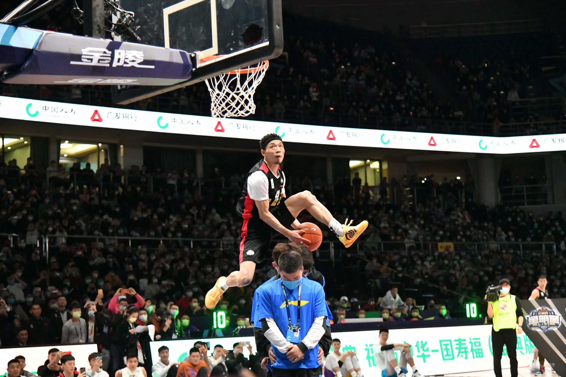 斜长传转移